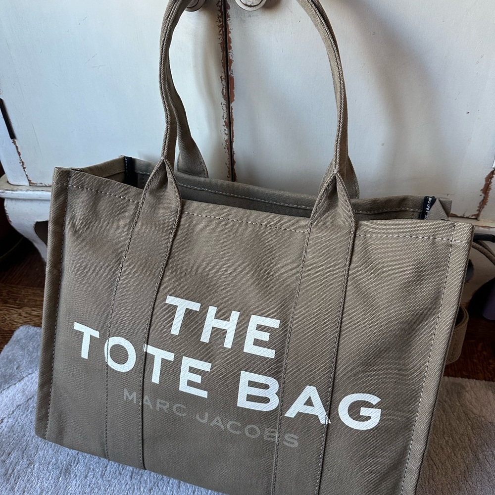 Marc Jacobs The Tote Bag